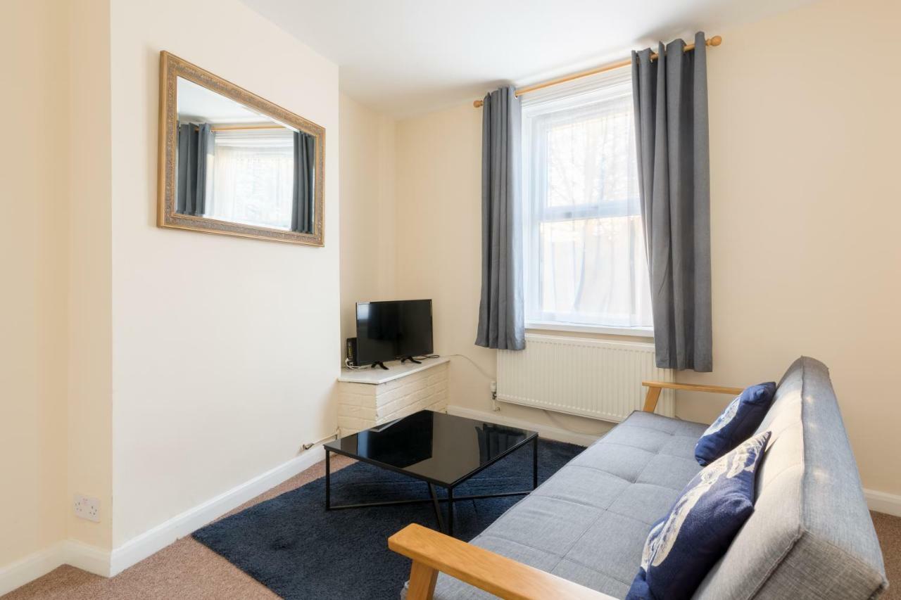 Well Presented 2 Bedroom House - Sleeps Four Leamington Spa Dış mekan fotoğraf